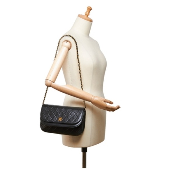 🎉🎉HP🎉🎉Vintage CHANEL Black Half Moon Flap Shoulder Bag - Picture 12 of 12